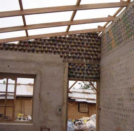 Дом из бутылок Дом из бутылок