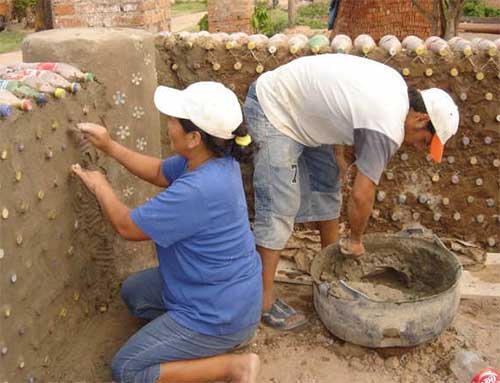 Дом из бутылок Дом из бутылок