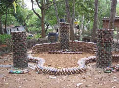 Дом из бутылок Дом из бутылок