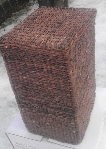 Как сделать (сплести) корзину для белья своими руками из свернутых в трубку газет Как сделать (сплести) корзину для белья своими руками из свернутых в трубку газет