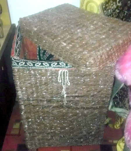 Как сделать (сплести) корзину для белья своими руками из свернутых в трубку газет Как сделать (сплести) корзину для белья своими руками из свернутых в трубку газет