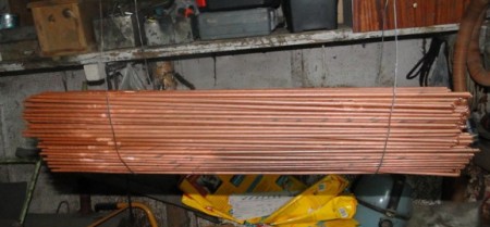 Как сделать (сплести) корзину для белья своими руками из свернутых в трубку газет Как сделать (сплести) корзину для белья своими руками из свернутых в трубку газет