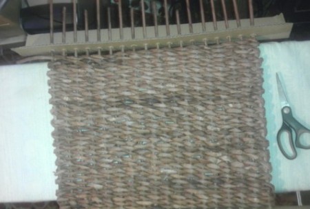 Как сделать (сплести) корзину для белья своими руками из свернутых в трубку газет Как сделать (сплести) корзину для белья своими руками из свернутых в трубку газет