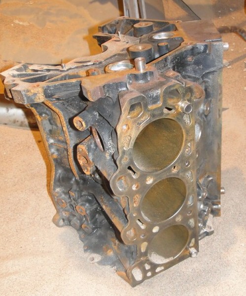 Стол – бар своими руками из блока двигателя Стол – бар своими руками из блока двигателя