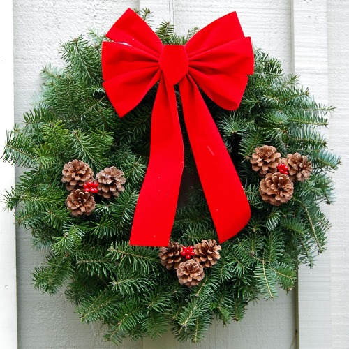 Операции по изготовлению рождественского венка своими руками