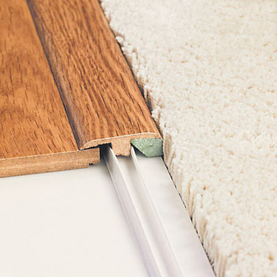 Как соединить пол с разным покрытием или порог между плиткой и линолеумом (ламинатом) Как соединить пол с разным покрытием или порог между плиткой и линолеумом (ламинатом)