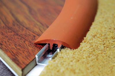 Как соединить пол с разным покрытием или порог между плиткой и линолеумом (ламинатом) Как соединить пол с разным покрытием или порог между плиткой и линолеумом (ламинатом)