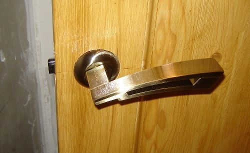 Установка (врезка) дверных ручек (кноб) своими руками Установка (врезка) дверных ручек (кноб) своими руками